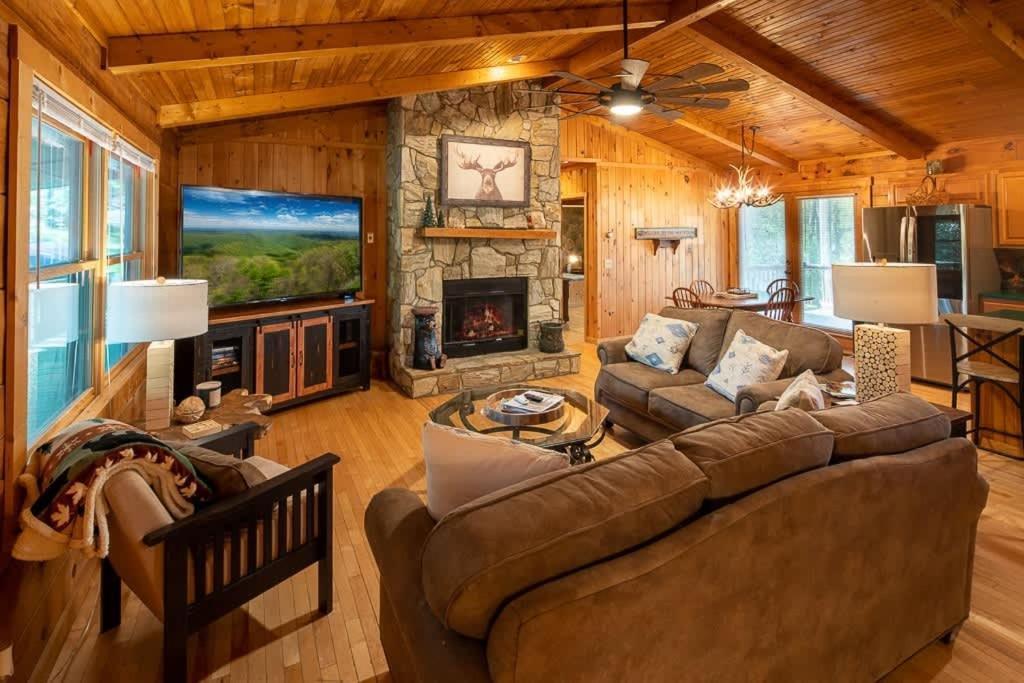 Cozy 'Grey Fox' Cabin Between Boone & Blowing Rock Exterior photo